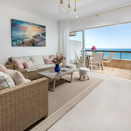 Promenade Beachfront 아파트 에스테포나