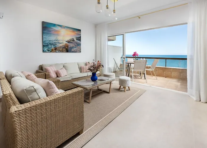 Promenade Beachfront 公寓 埃斯特波纳